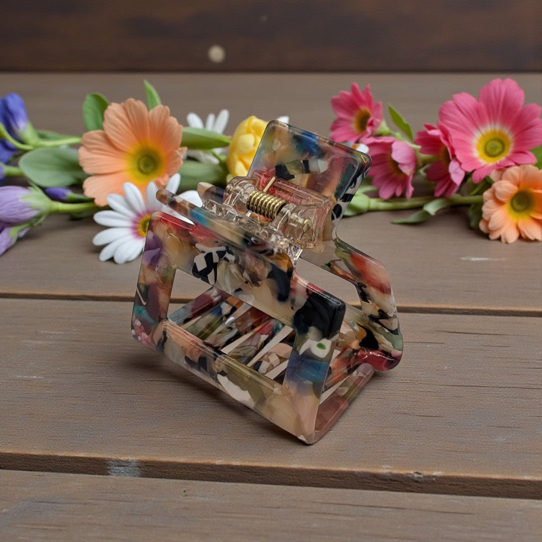 Small hair claw clip in multicolour