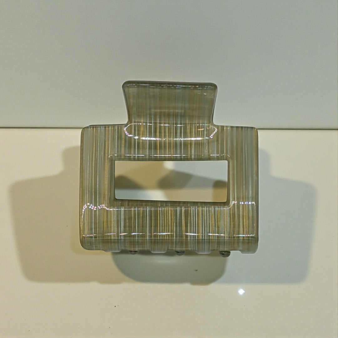 A small hair claw clip in 