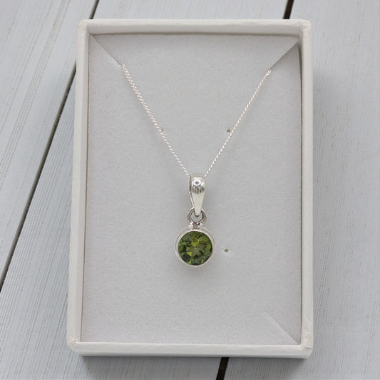 Sterling Silver Emira Peridot Round Stone Necklace